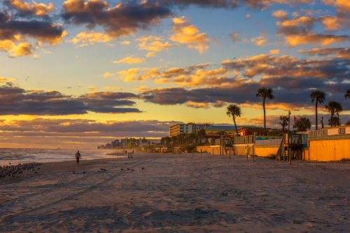 coast-daytona-beach-florida-sunrise-with-people-palm-trees-min